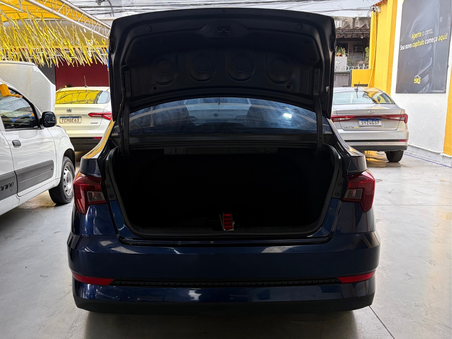 HYUNDAI HB20S 1.0 12V FLEX COMFORT PLUS MANUAL 2025 Azul seminovo à venda em Duque de Caxias - Miniatura Vista 8 - SIG Multimarcas