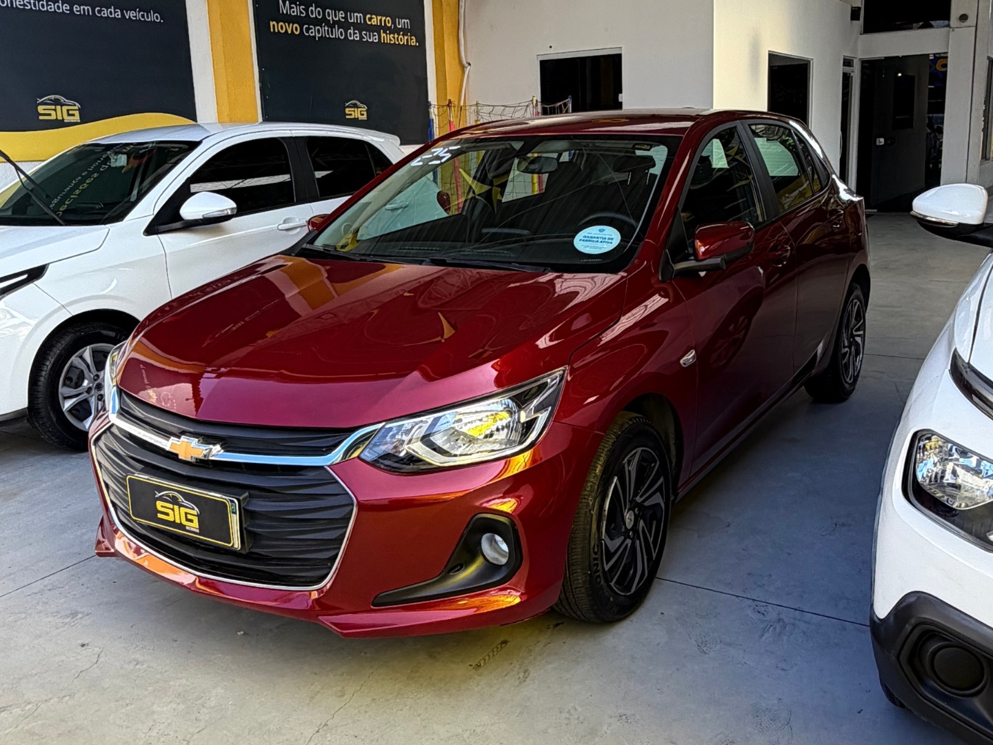 CHEVROLET ONIX 1.0 FLEX LT MANUAL 2025 Vermelho seminovo à venda em Duque de Caxias - Miniatura Traseira - SIG Multimarcas