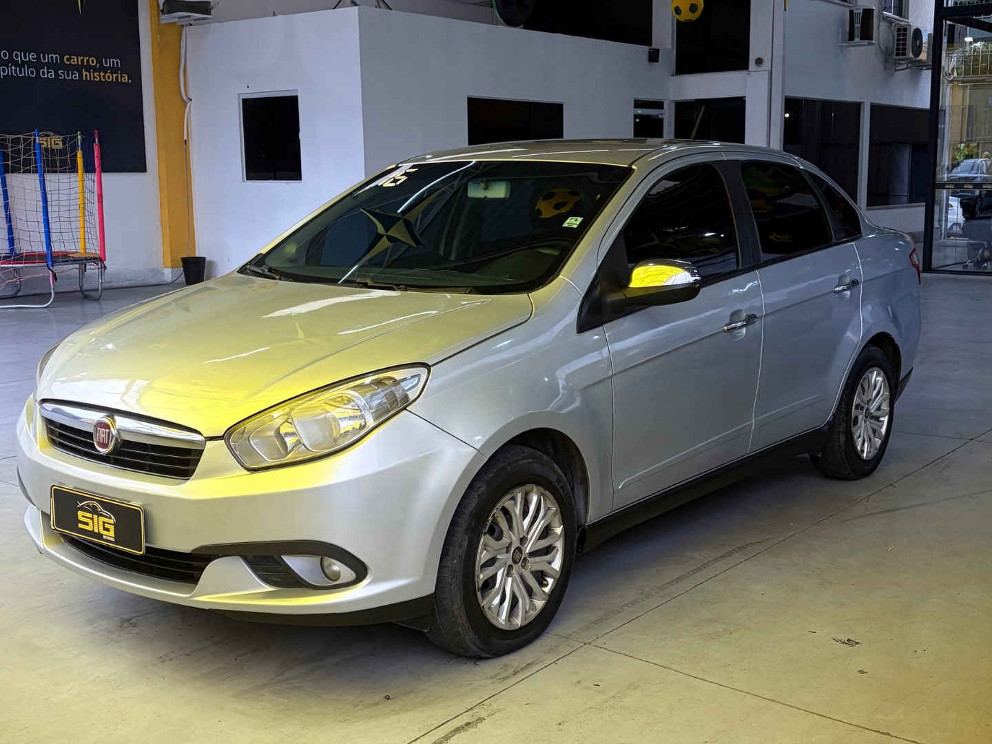 FIAT GRAND SIENA 1.4 MPI ATTRACTIVE 8V FLEX 4P MANUAL 2016 Prata seminovo à venda em Duque de Caxias - Miniatura Traseira - SIG Multimarcas