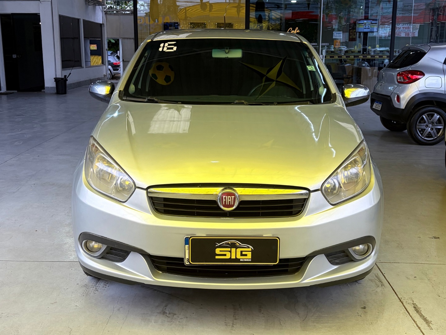 FIAT GRAND SIENA 1.4 MPI ATTRACTIVE 8V FLEX 4P MANUAL 2016 Prata seminovo à venda em Duque de Caxias - Frente - SIG Multimarcas