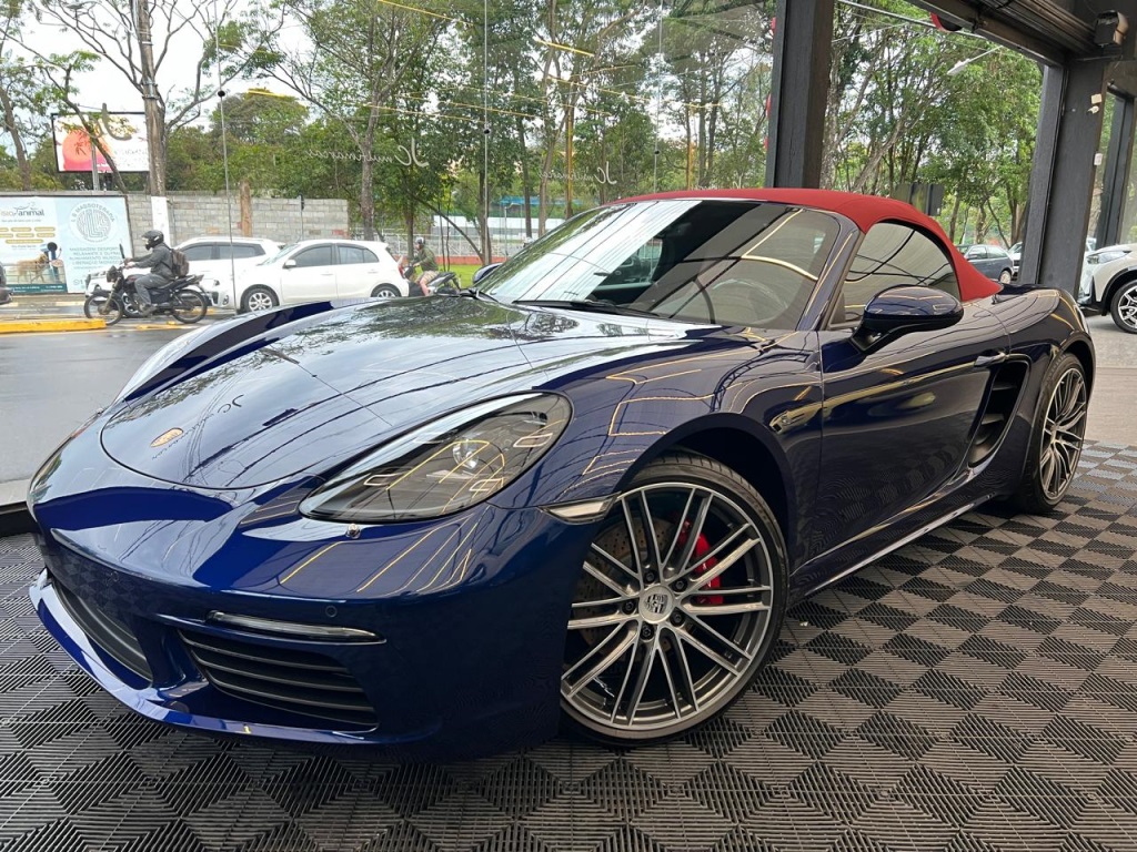 PORSCHE 718