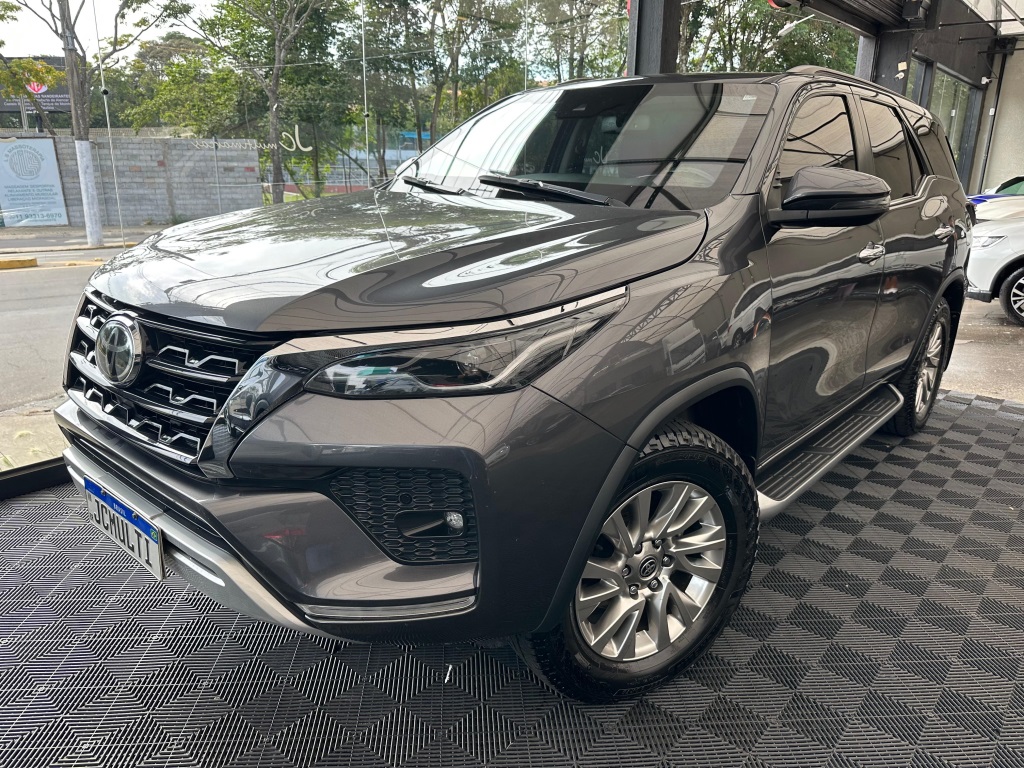TOYOTA HILUX SW4