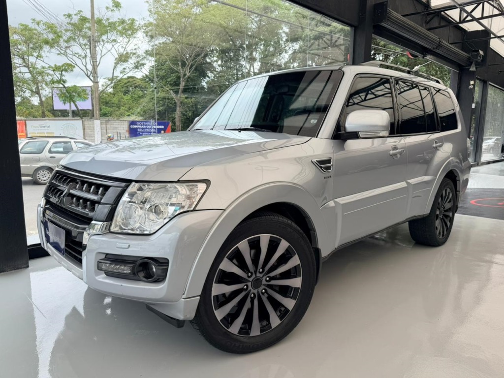 MITSUBISHI PAJERO FULL