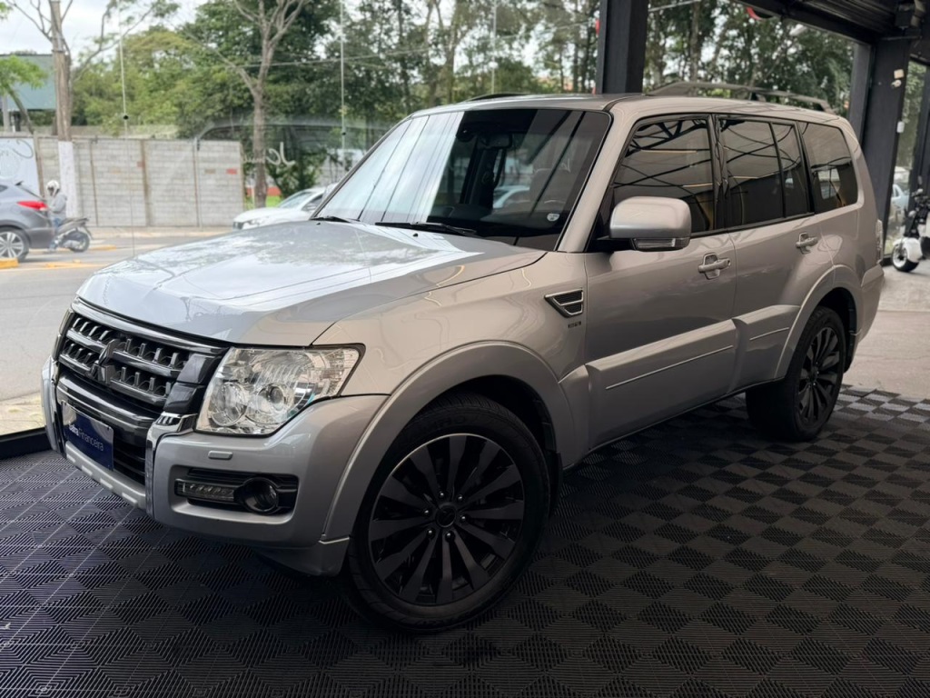 MITSUBISHI PAJERO FULL