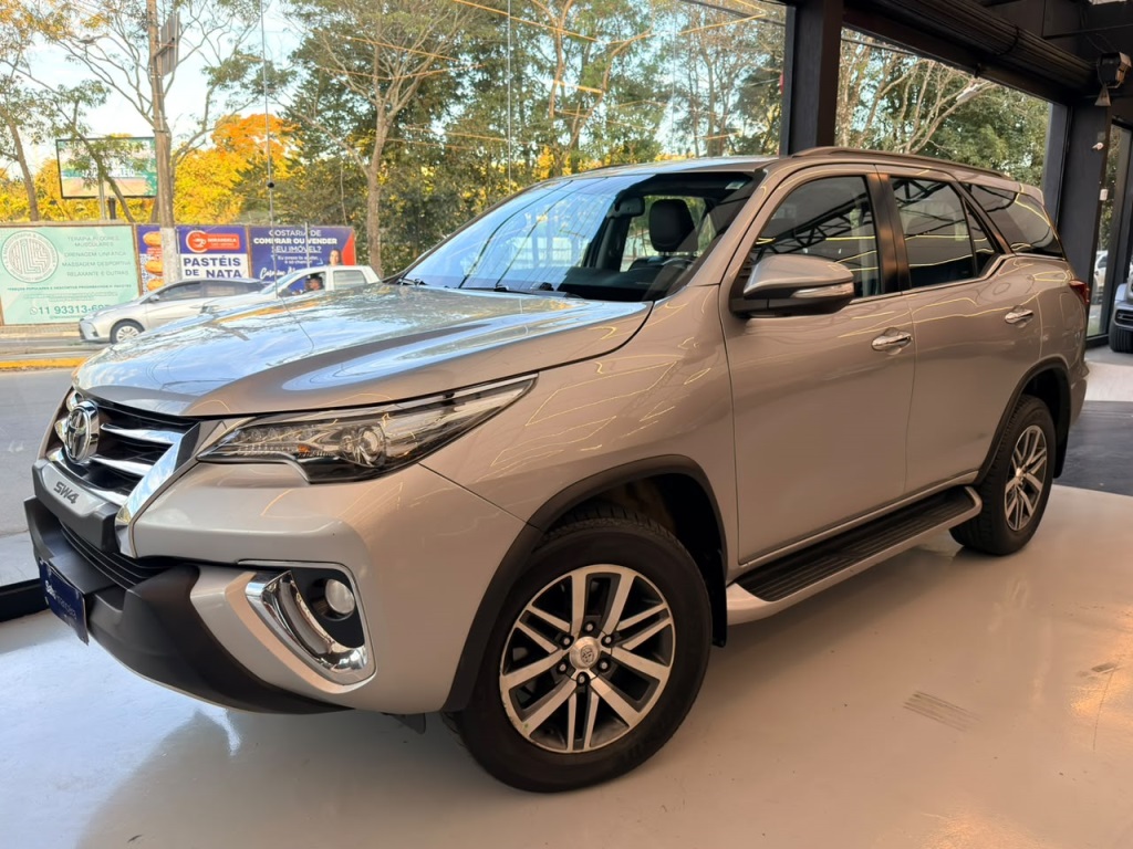 TOYOTA HILUX SW4