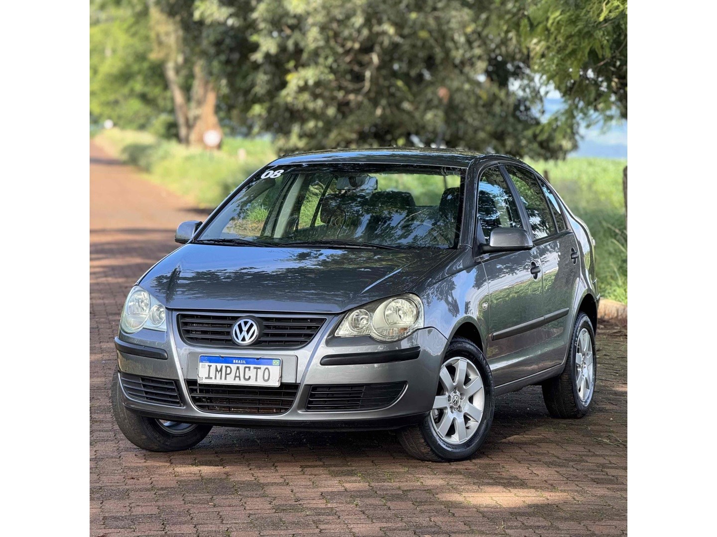 VOLKSWAGEN POLO SEDAN