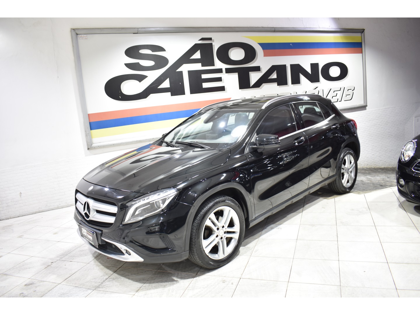 MERCEDES-BENZ GLA 200