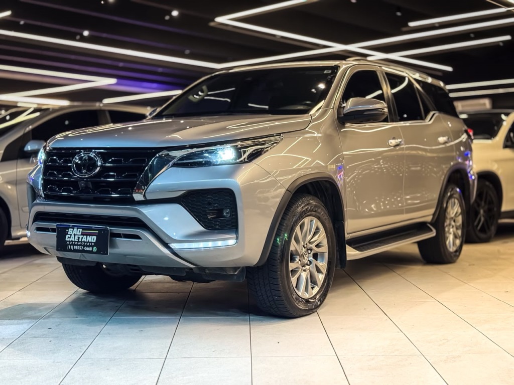 TOYOTA HILUX SW4