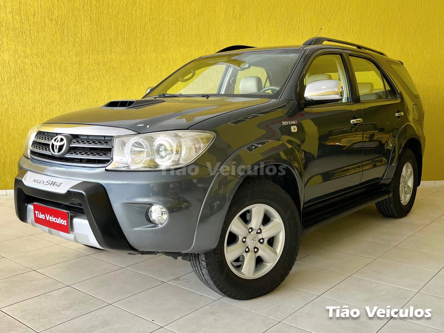 TOYOTA HILUX SW4