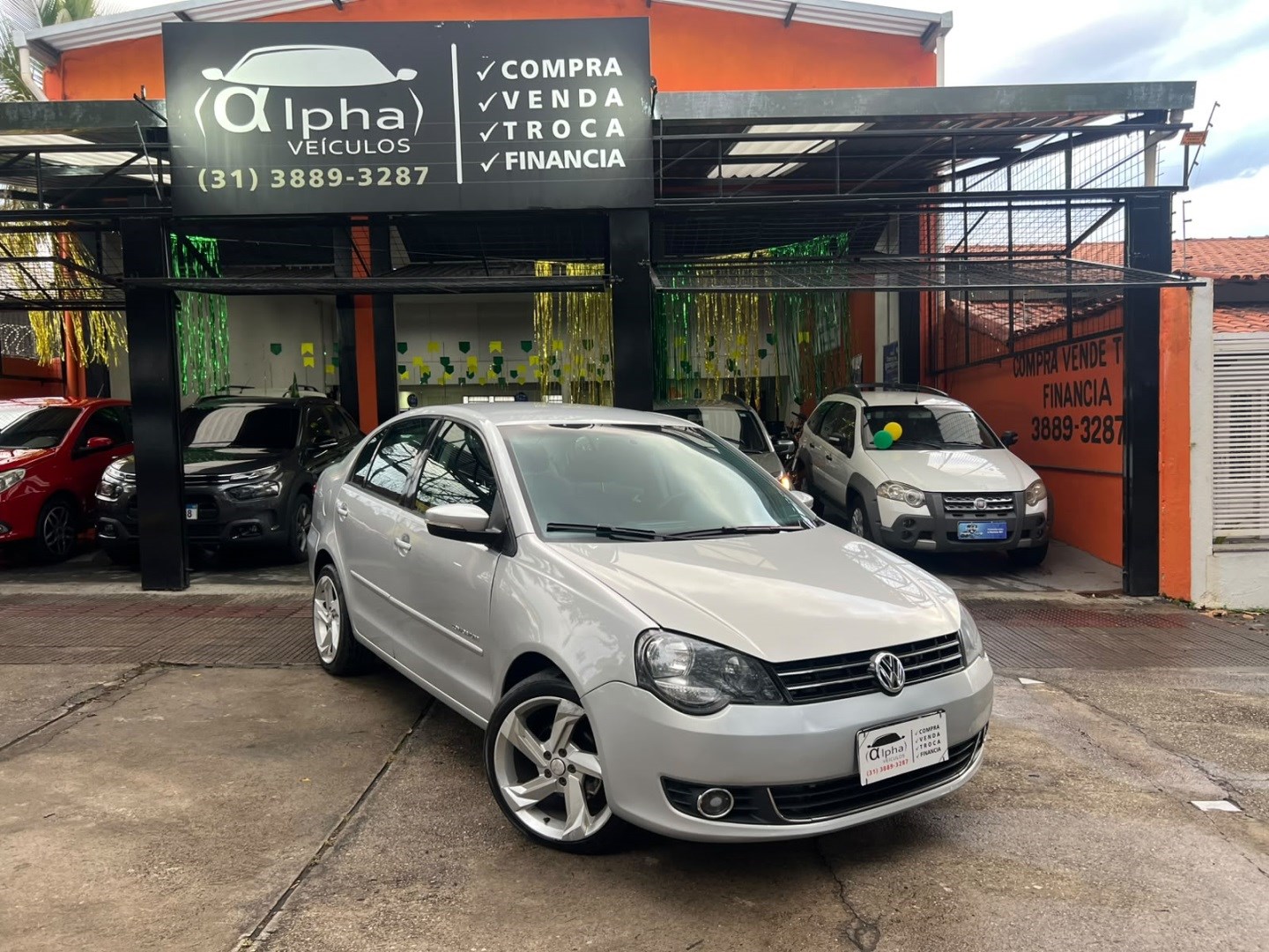 VOLKSWAGEN POLO SEDAN