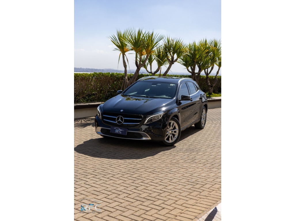 MERCEDES-BENZ GLA 200