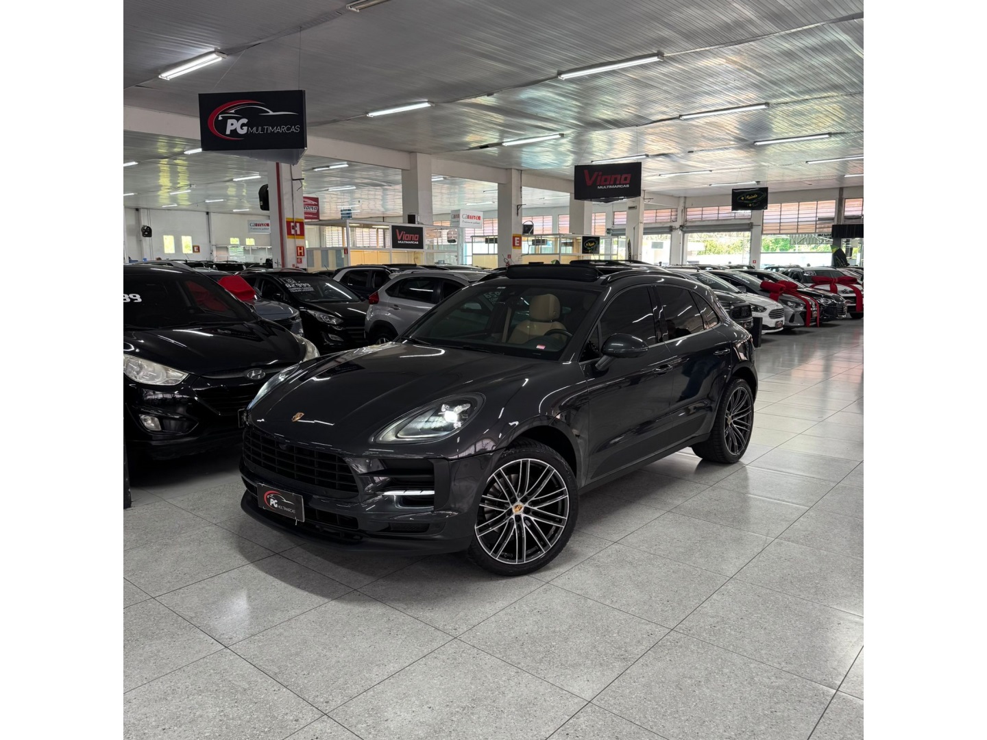 PORSCHE MACAN
