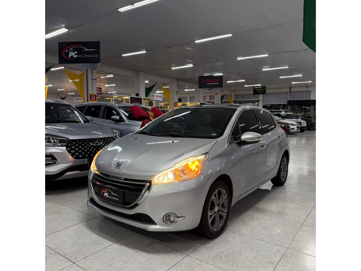 PEUGEOT 208