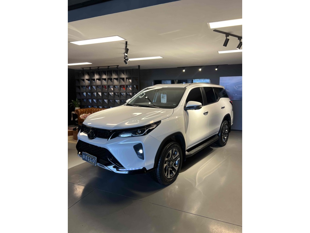 TOYOTA HILUX SW4