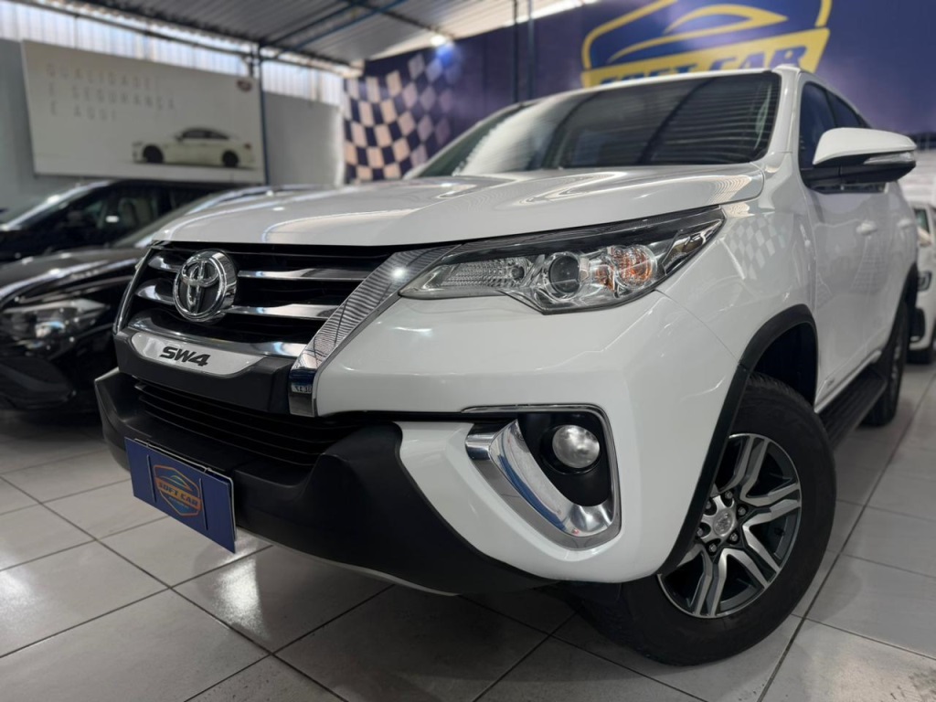 TOYOTA HILUX SW4
