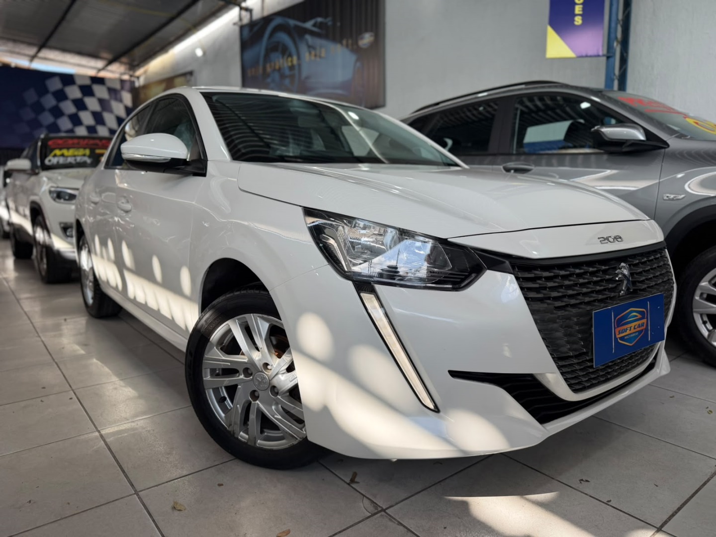 PEUGEOT 208