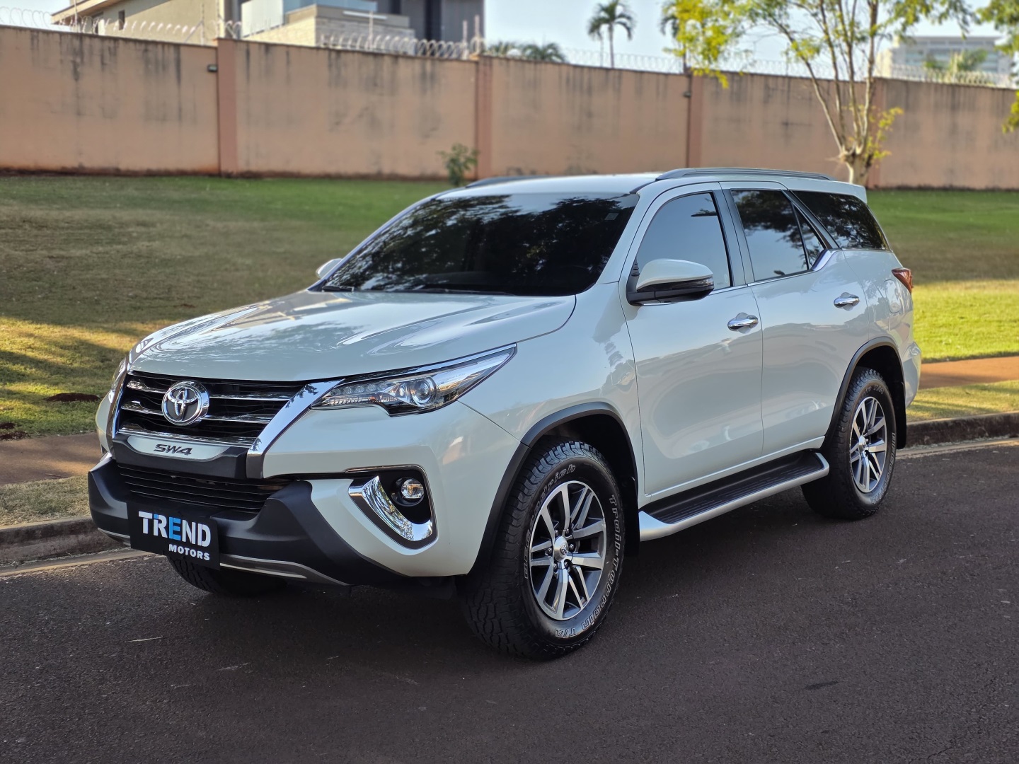 TOYOTA HILUX SW4