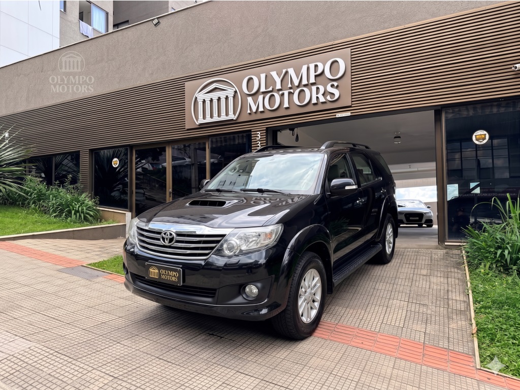 TOYOTA HILUX SW4 3.0 SRV 4X4 7 LUGARES 16V TURBO INTERCOOLER DIESEL 4P AUTOMÁTICO