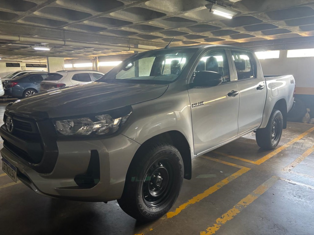 TOYOTA HILUX 2.8 D-4D TURBO DIESEL CD POWER PACK 4X4 MANUAL