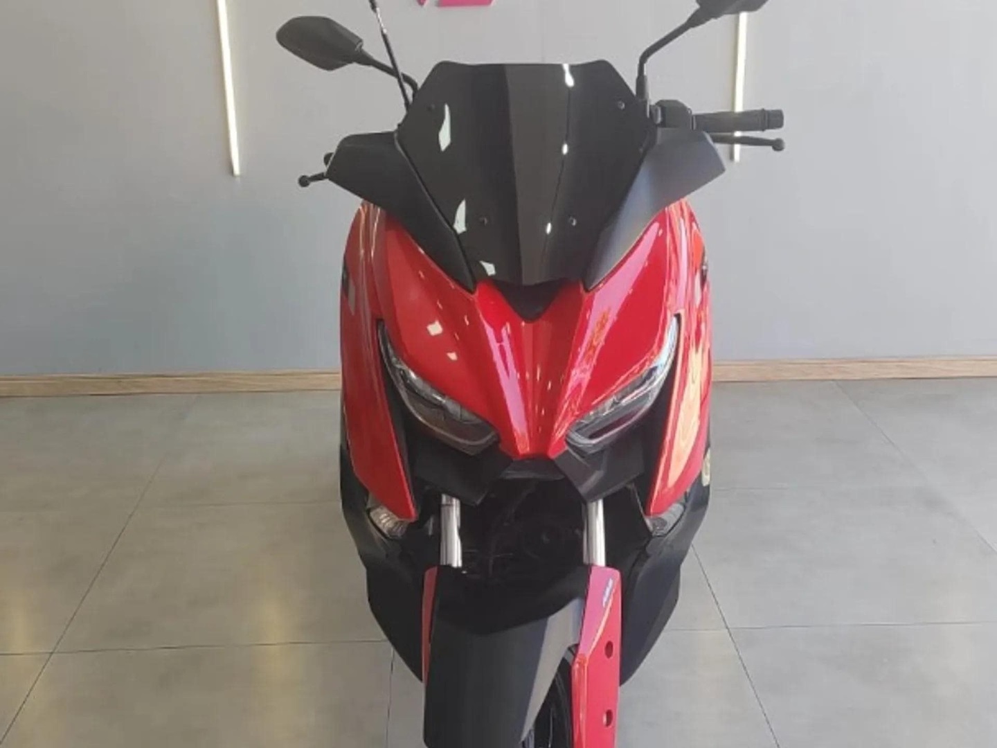YAMAHA XMAX 250 ABS DARTH VADER