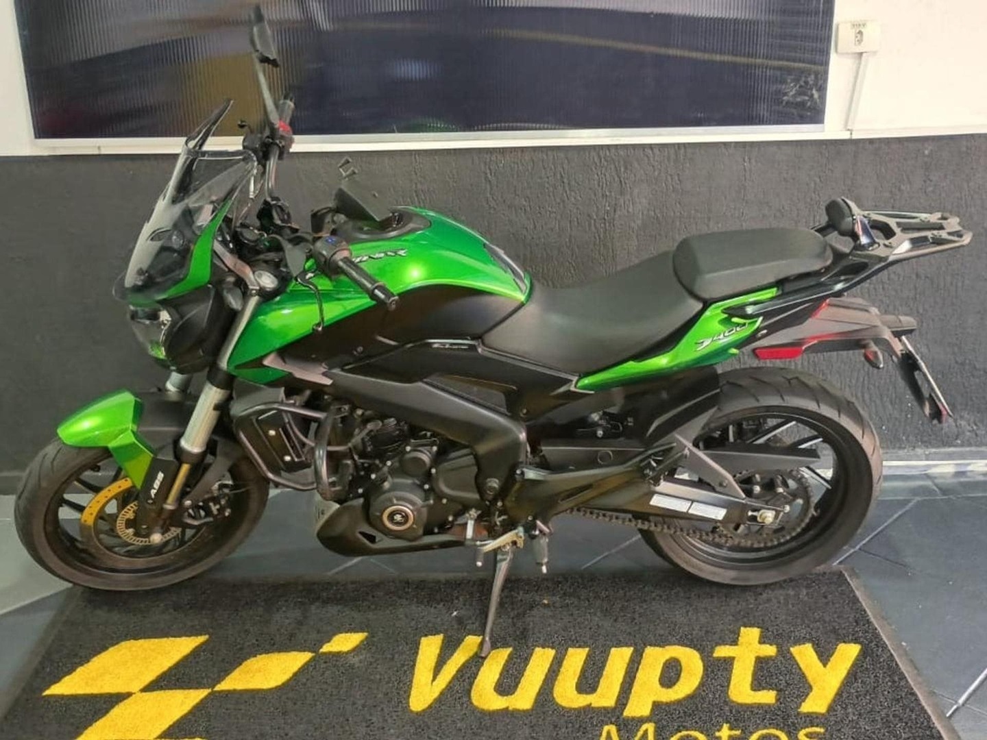 BAJAJ DOMINAR 400 