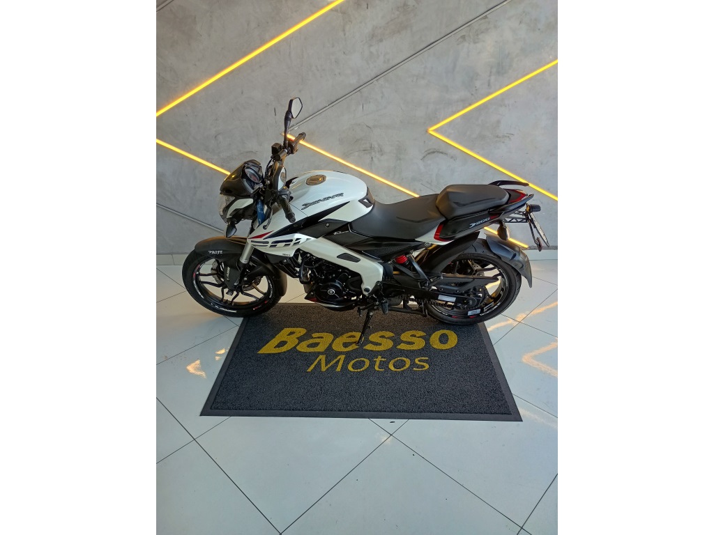 BAJAJ DOMINAR 200