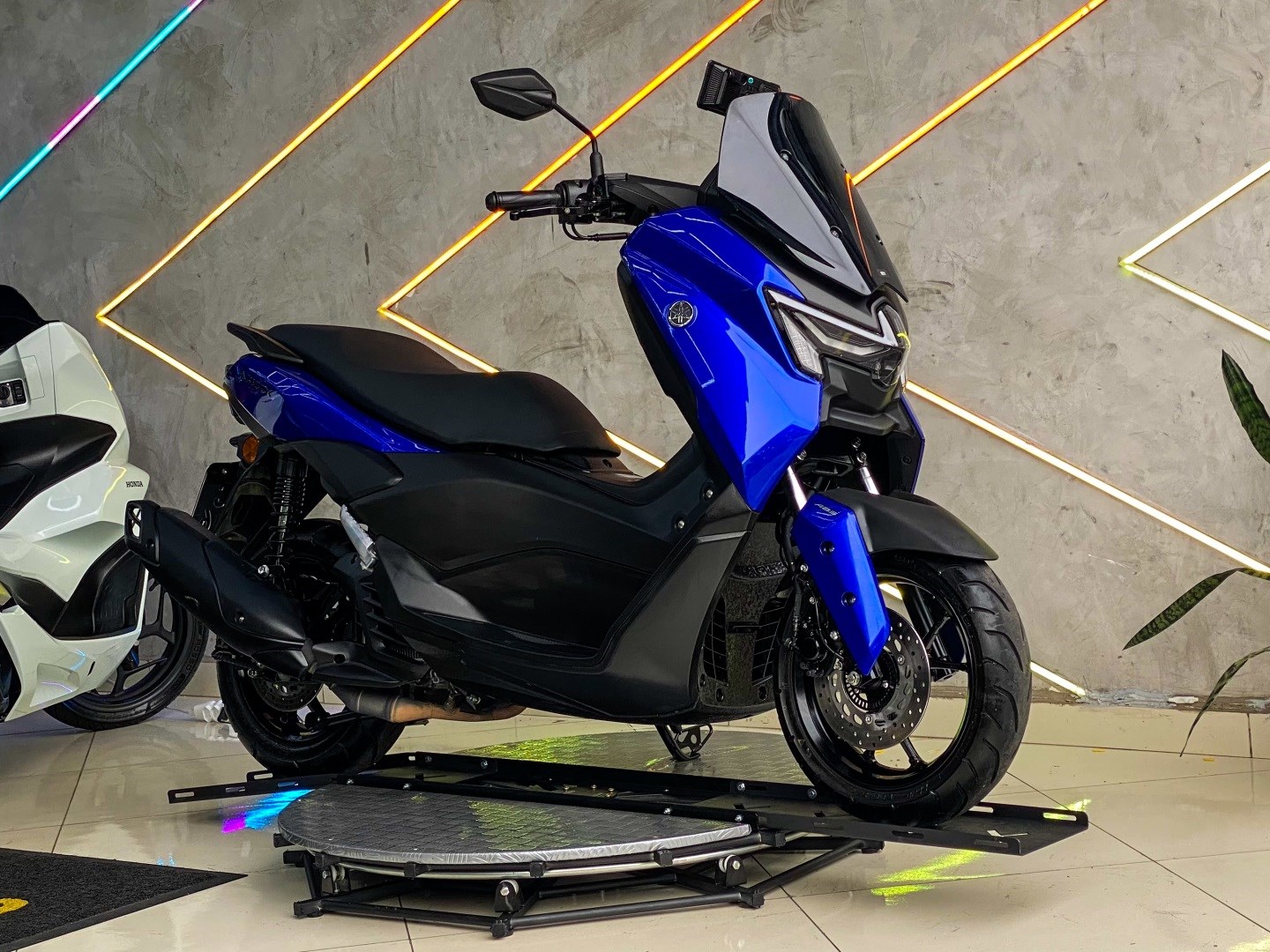 YAMAHA NMAX CONNECTED 160 ABS