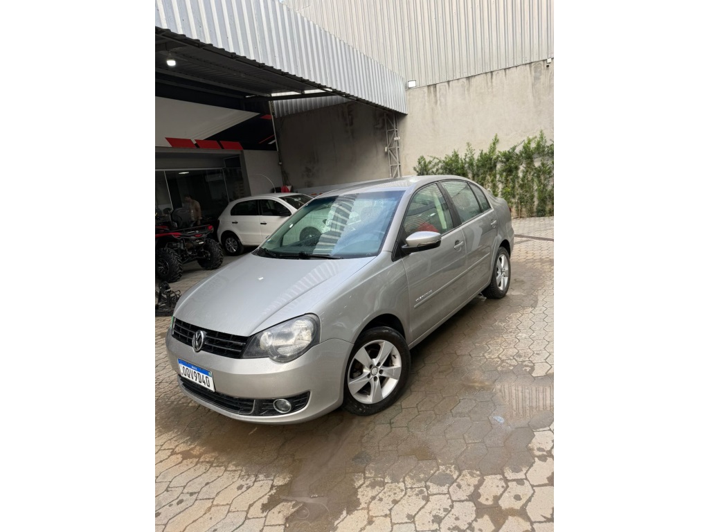 VOLKSWAGEN POLO SEDAN