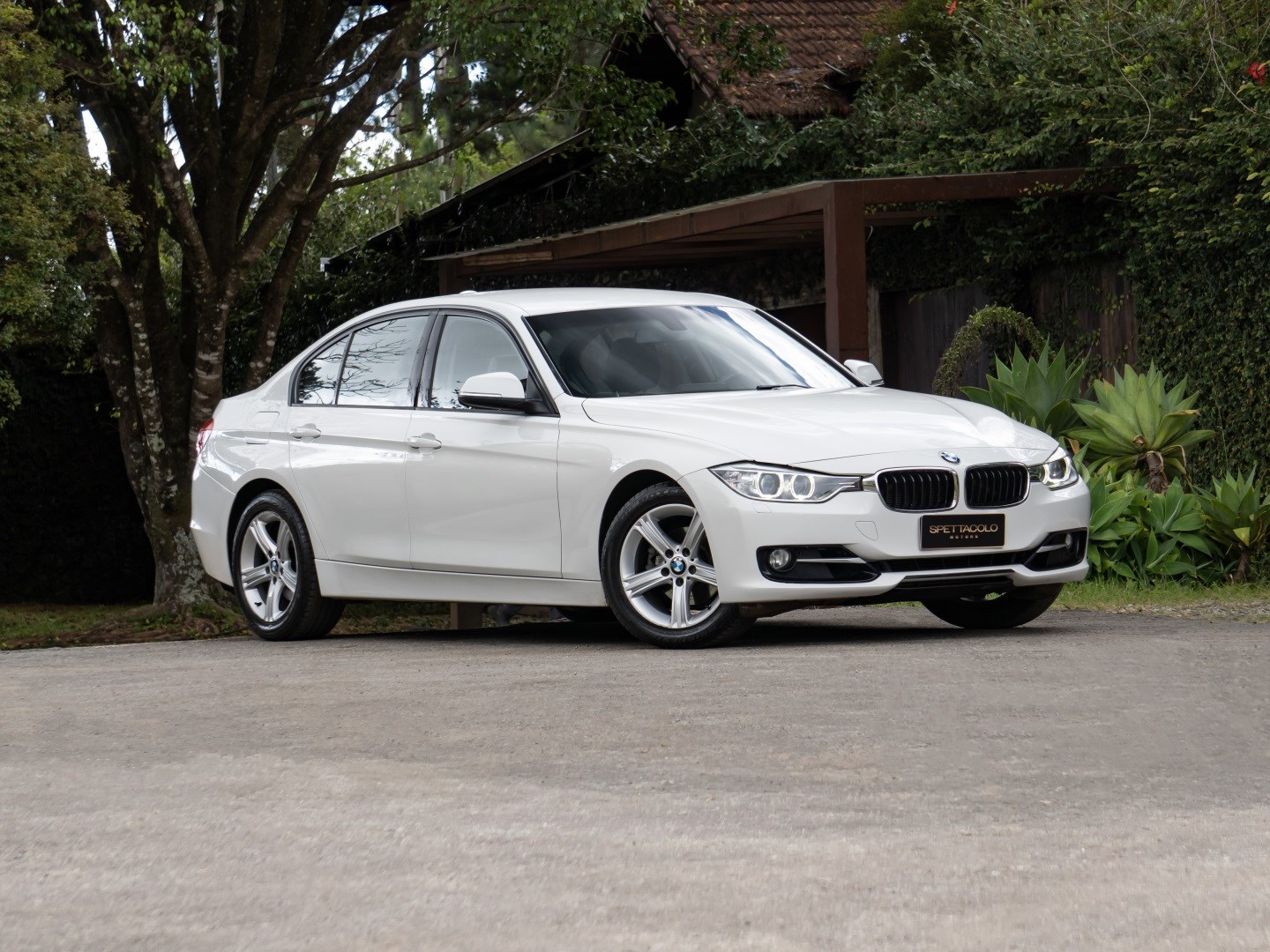 BMW 320i