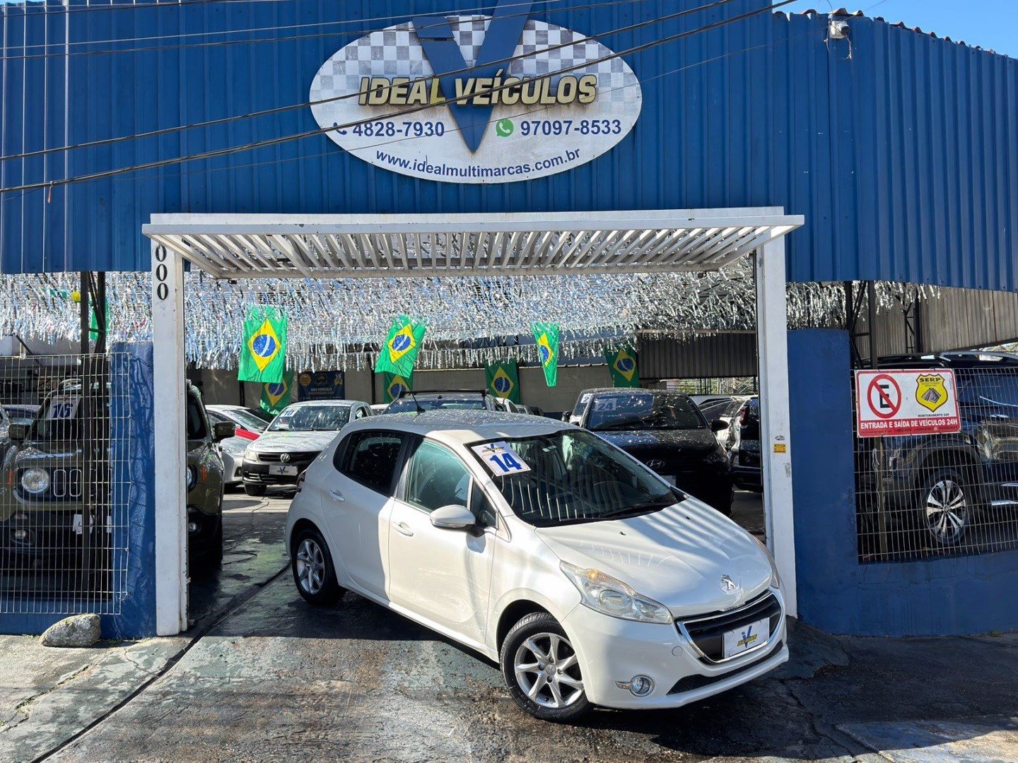 PEUGEOT 208