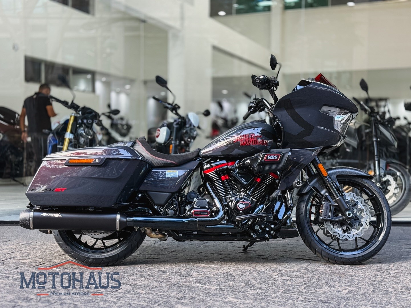 HARLEY-DAVIDSON CVO ROAD GLIDE FLTRXSTSE ST