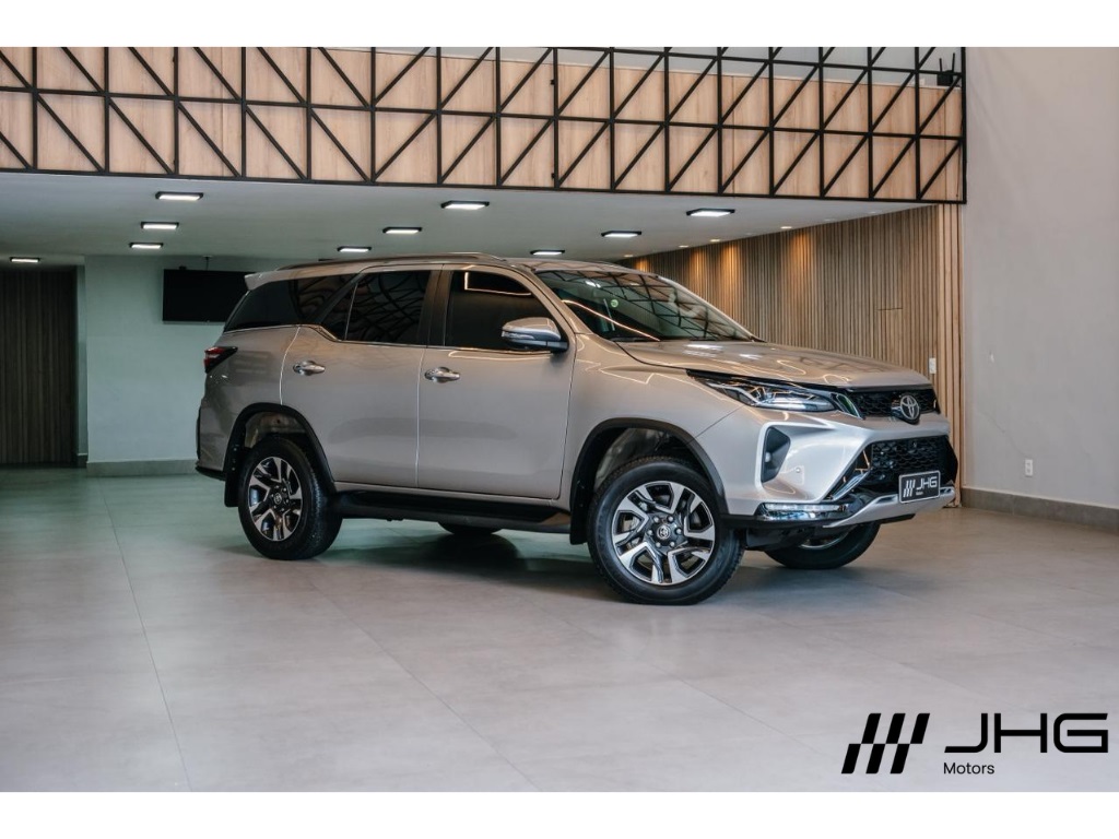 TOYOTA HILUX SW4