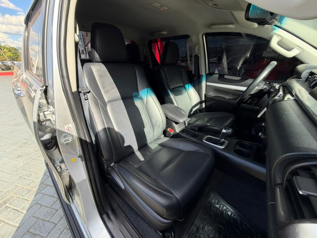 Toyota Hilux 2.8 Srv 4X4 Cd 16V Diesel 4P Automático - foto 11