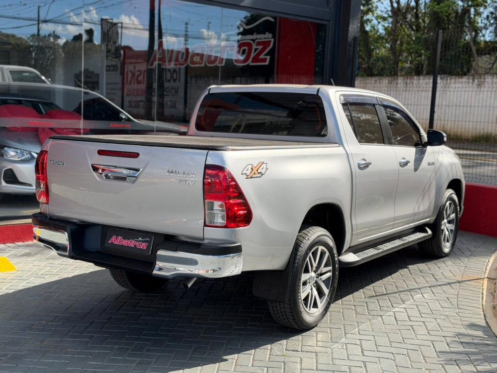 Toyota Hilux 2.8 Srv 4X4 Cd 16V Diesel 4P Automático - foto 4