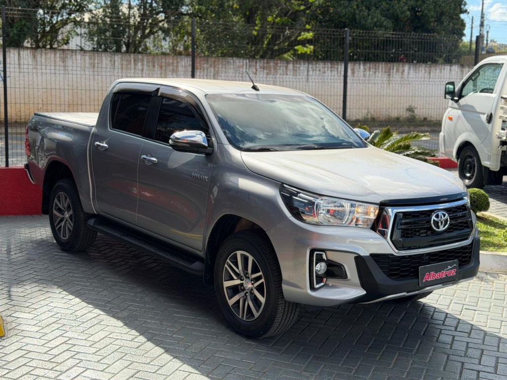 Toyota Hilux 2.8 Srv 4X4 Cd 16V Diesel 4P Automático - foto 3