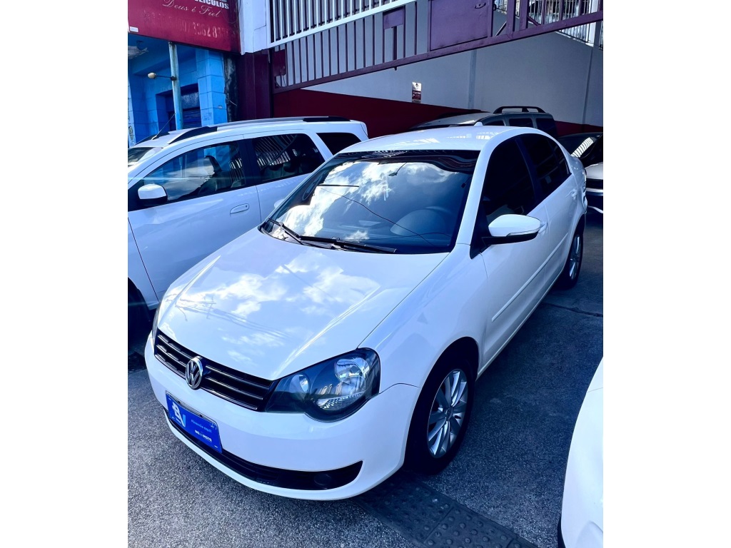 VOLKSWAGEN POLO SEDAN