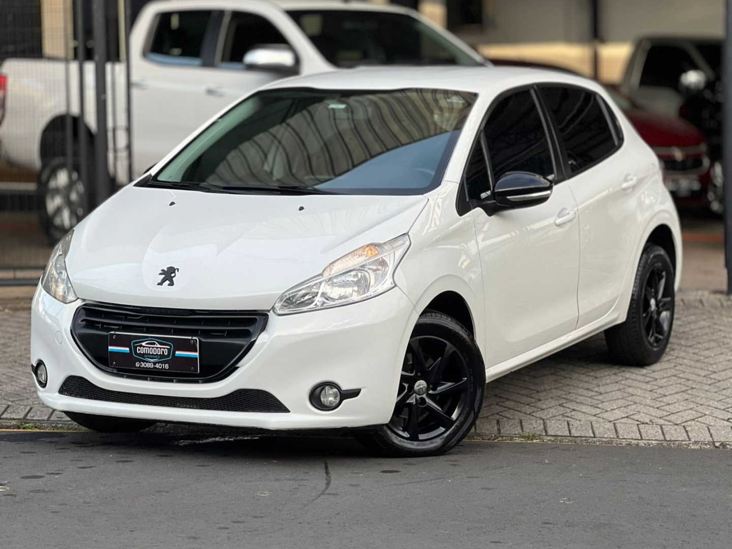PEUGEOT 208