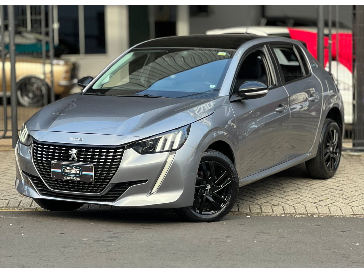 PEUGEOT 208