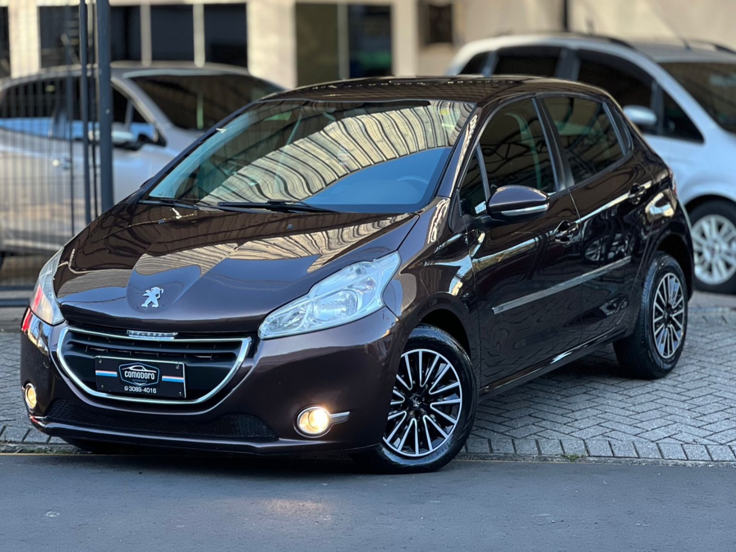 PEUGEOT 208