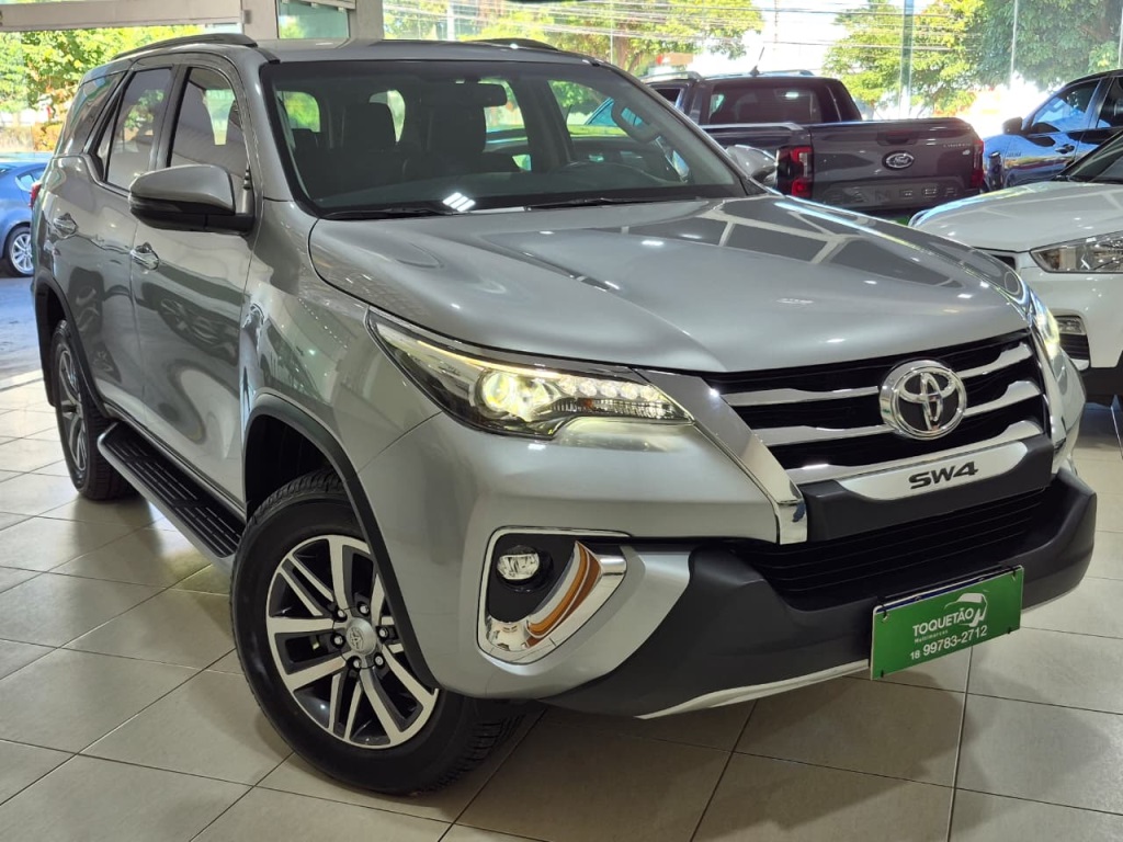 TOYOTA HILUX SW4