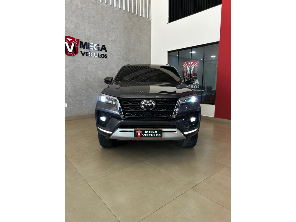 TOYOTA HILUX SW4