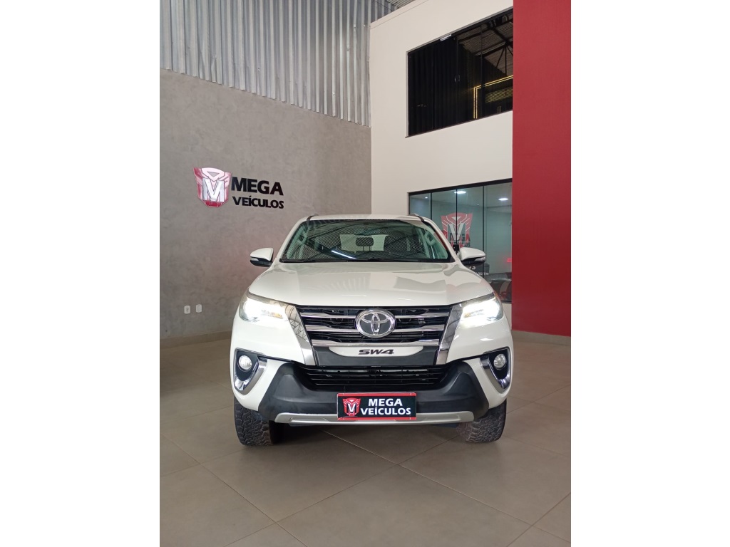 TOYOTA HILUX SW4