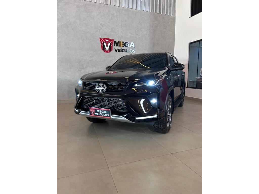 TOYOTA HILUX SW4