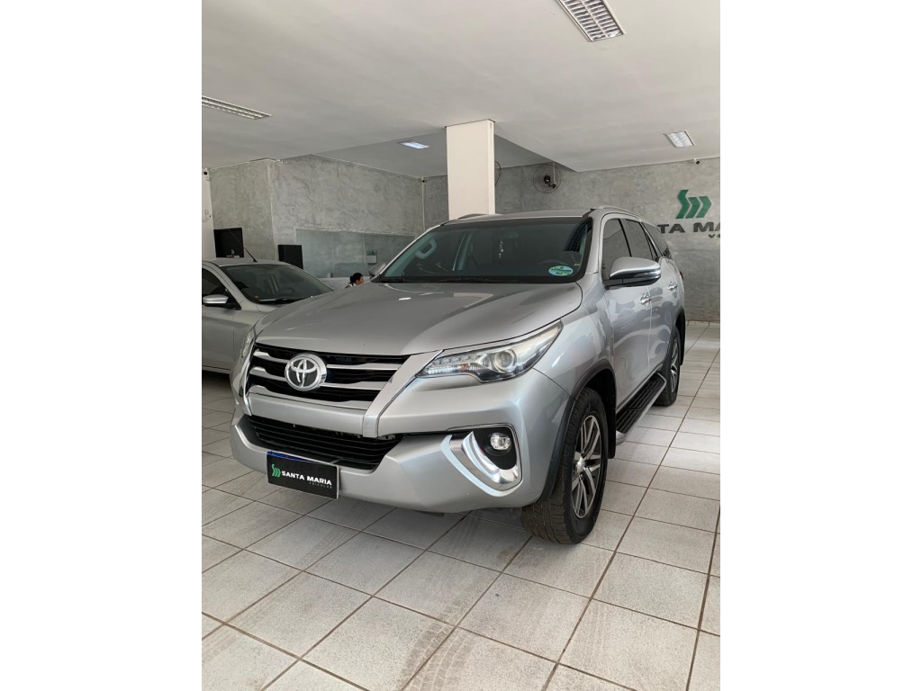 TOYOTA HILUX SW4