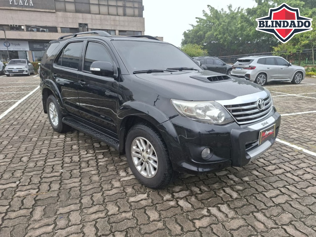 TOYOTA HILUX SW4