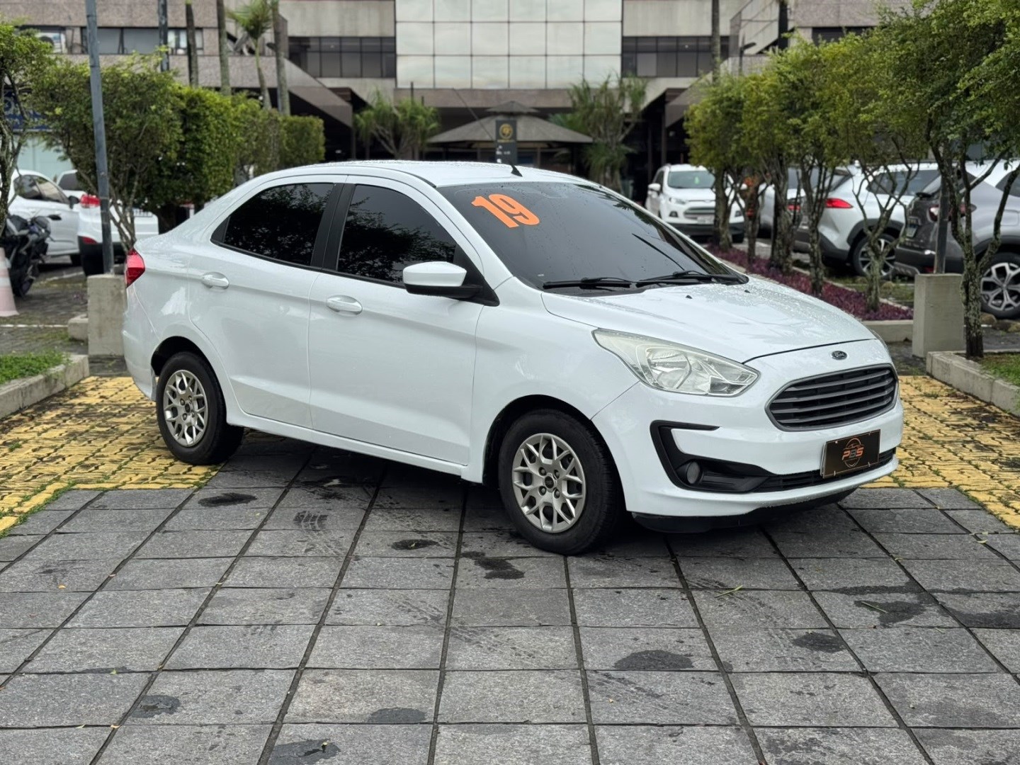 FORD KA SEDAN