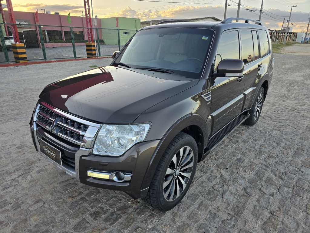 MITSUBISHI PAJERO