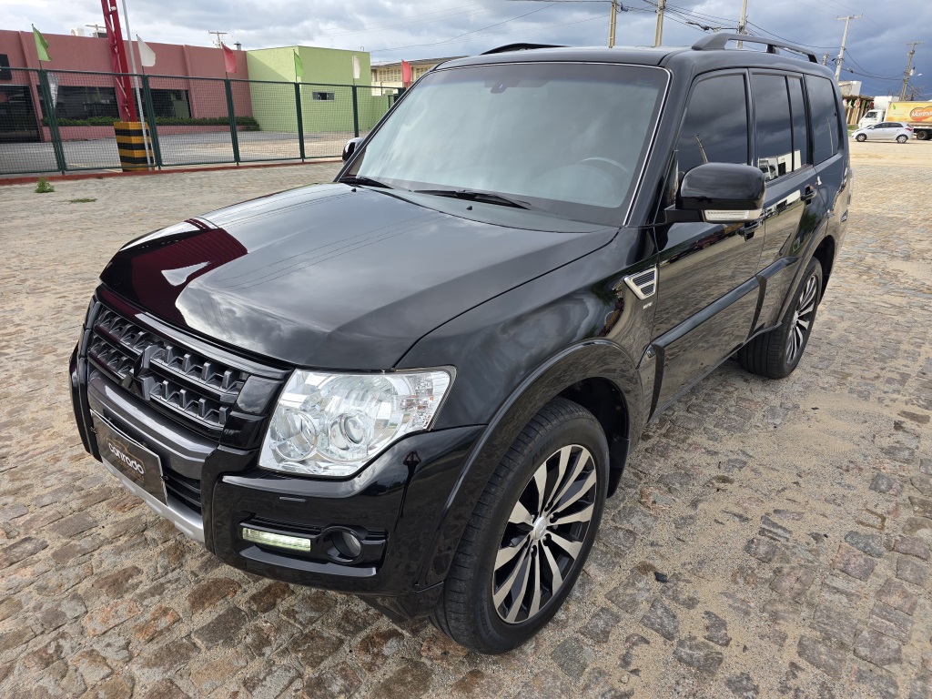 MITSUBISHI PAJERO FULL
