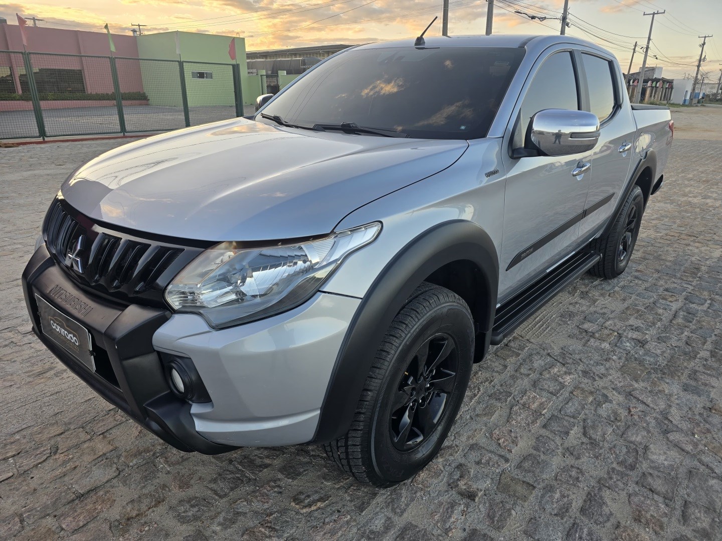 MITSUBISHI L200 TRITON