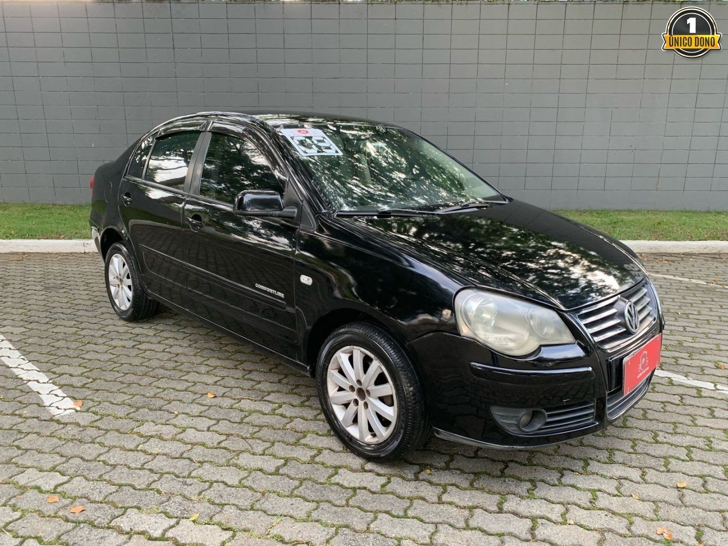 VOLKSWAGEN POLO SEDAN